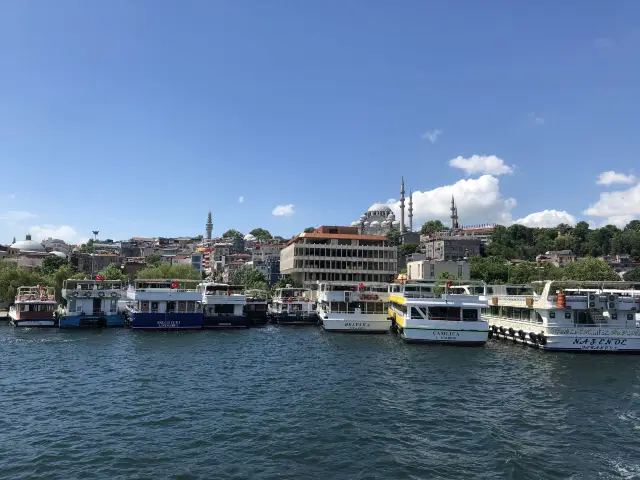 トルコのイスタンブールにあるユーラシア大橋