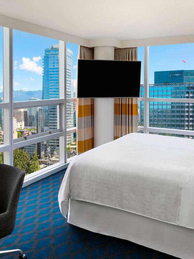 🌆✨ Vancouver's Top Stays: Chic Comfort & Stunning Views 🏨🍁