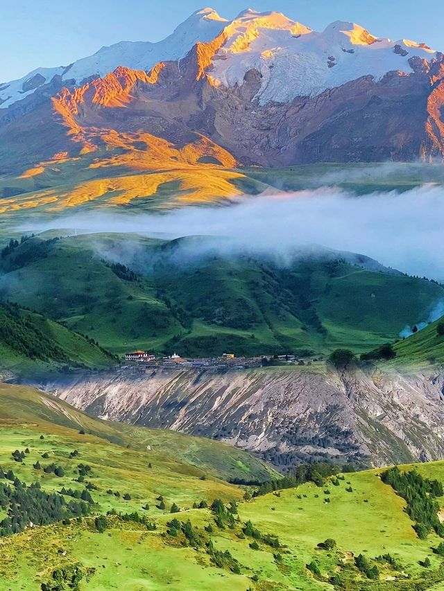 直到看見雪山與花海同框,才明白格聂有多美 直到看見雪山與花海同框,才明白格聂有多美