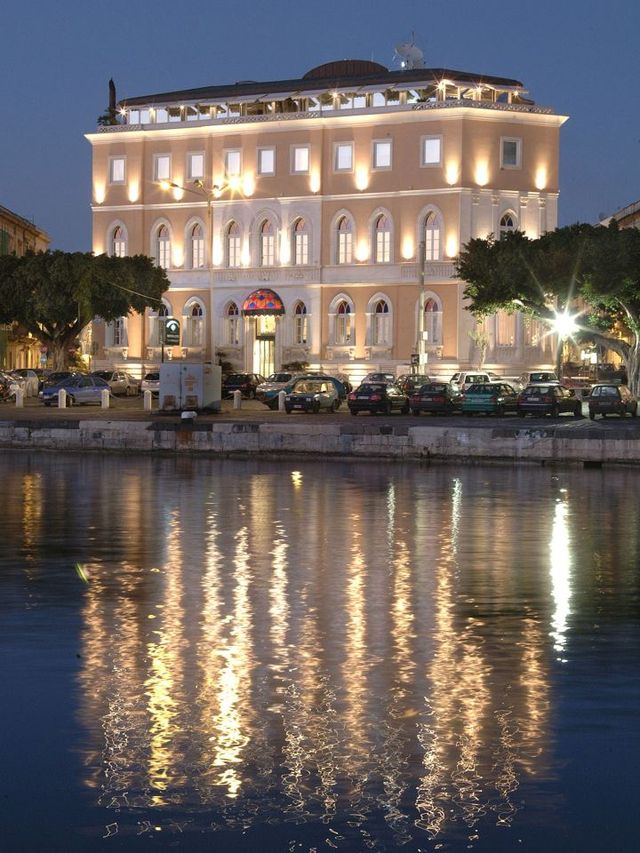 Sunny Sicily Stay 🌞🏨: Ortigia's Finest Views!