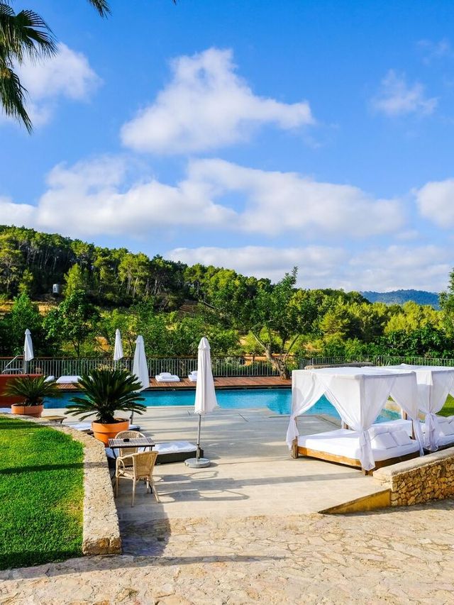 🌟 Balearic Bliss: Top Stay in Sant Antoni de Portmany! 🌴✨