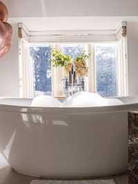 🌟 Unwind in Style at Dartford's Rowhill Grange 🌿🛁