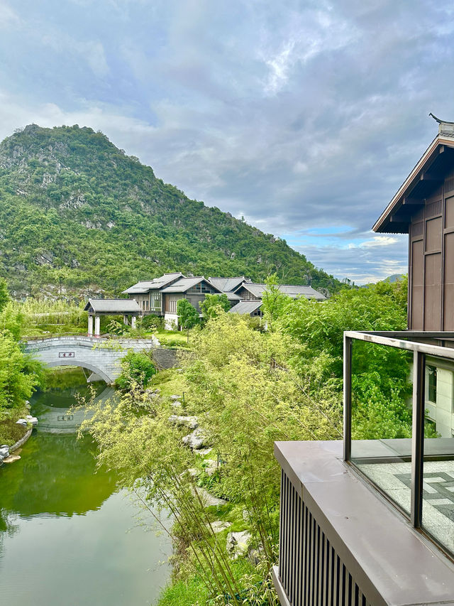 到桂林旅遊要住進這家山水畫的酒店裡