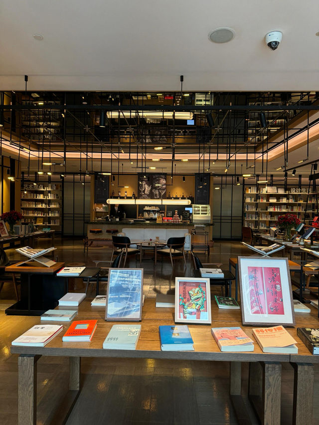 深圳木棉花酒店 咖啡與書籍的碰撞 香港北京異地情侶週末住哪系列第二期 酒店名字：深圳羅湖木棉花酒店 。