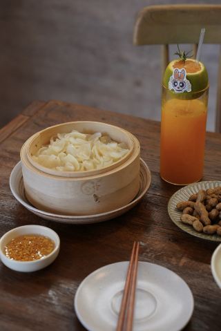 "This little shop in Longkou is super healing! One visit and your mood will instantly brighten." 