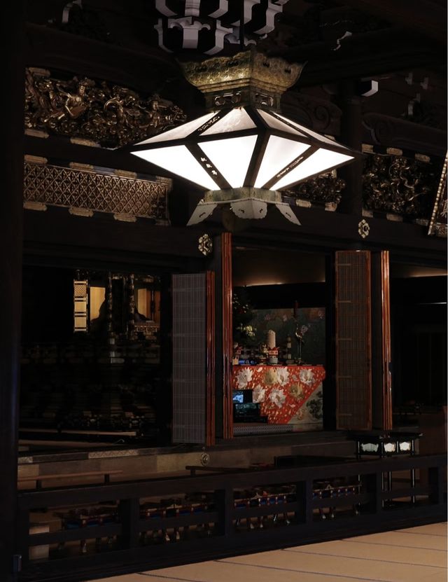 京都｜東本願寺的黑金之美。