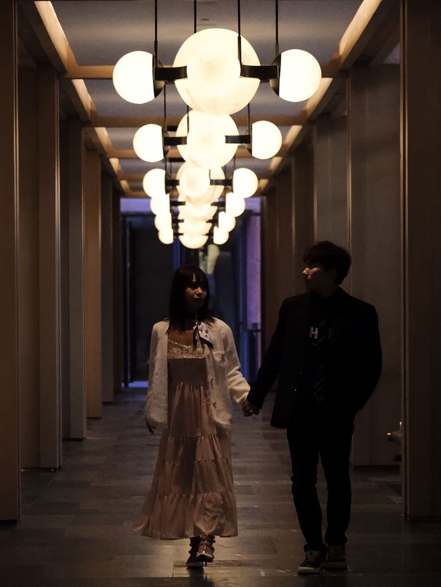 聆聽瀑布的韻律 伴世園美景入眠。