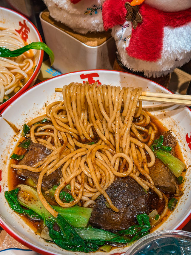 在這家店吃到了聖誕巧克力球！