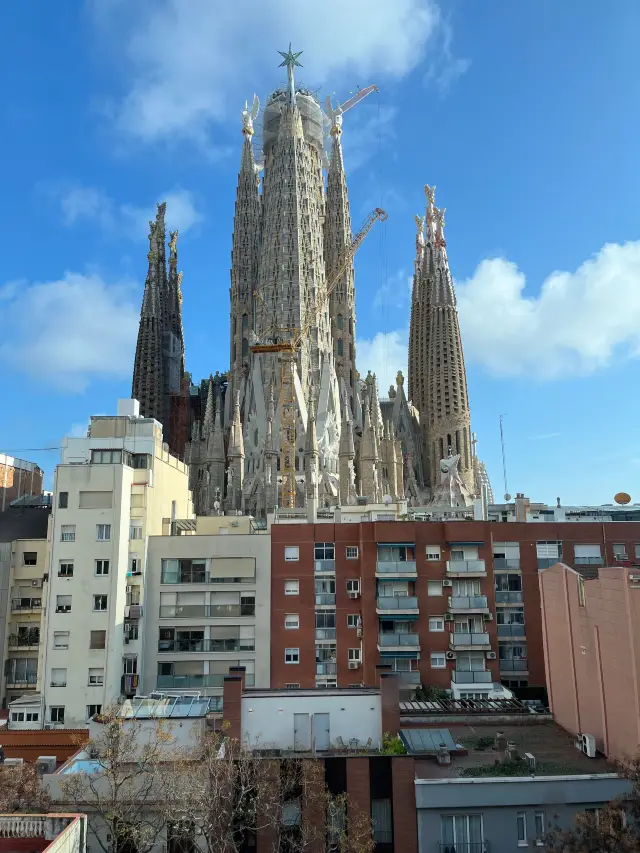 ｜โรงแรมในฝันใกล้ซากราดา ฟามีเลีย