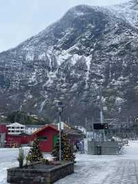挪威縮影：一日看盡峽灣、雪山與瀑布。
