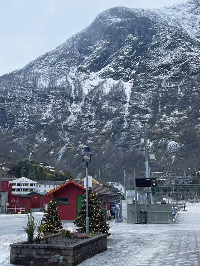 挪威縮影：一日看盡峽灣、雪山與瀑布。