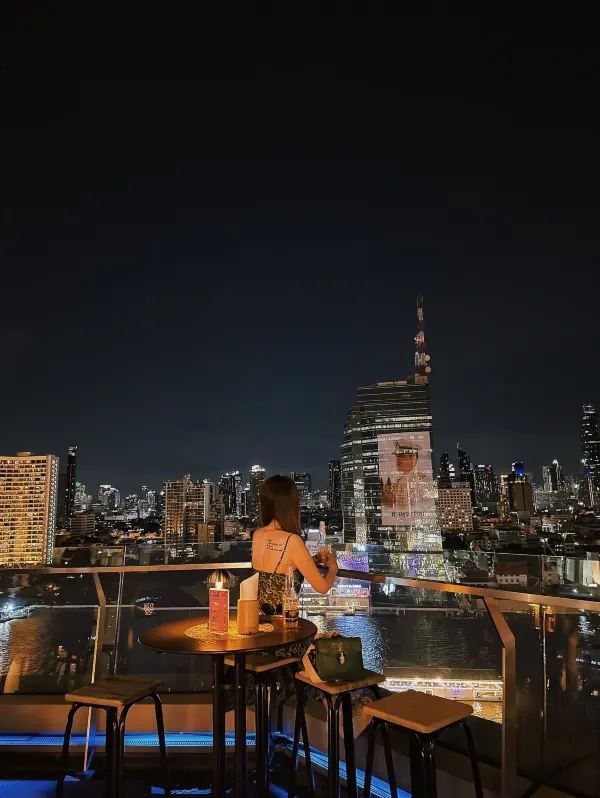 Iconsiam: The Perfect Spot for a Riverside View