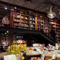 珠海閱潮書店 | 書香漫捲，老少皆宜✨
