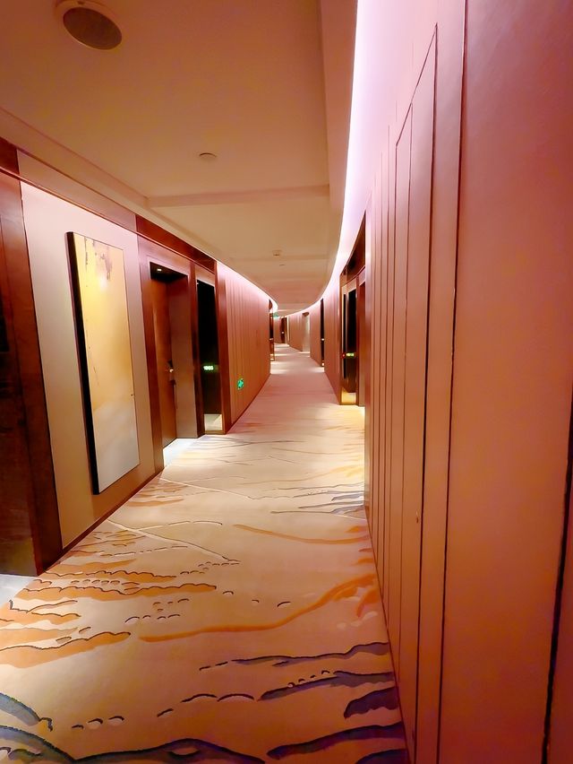 舟山希爾頓酒店     對面就是普陀山