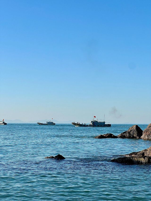 現在這個季節，海邊的聖托里尼好浪漫