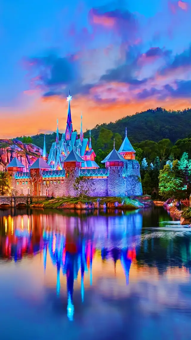 "Hong Kong Disneyland, Aren't You Going to Try Those Signature Delicacies?"