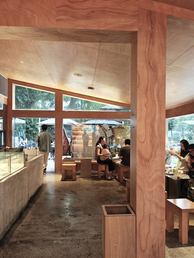 ☕ Don’t Miss This Hidden Gem in Huacheng Square: Coffeeology!