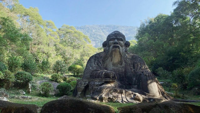 指尖觸碰千年微笑：清源山呼吸實錄