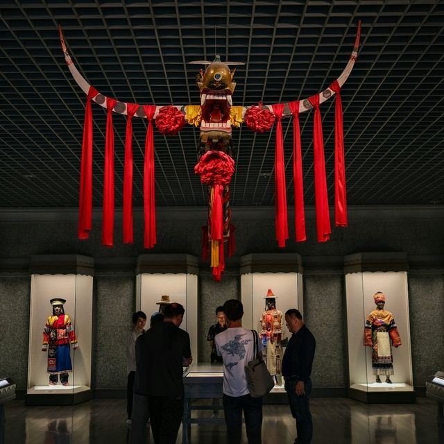 Woven Stories at the Kadoorie Gallery 🧵✨