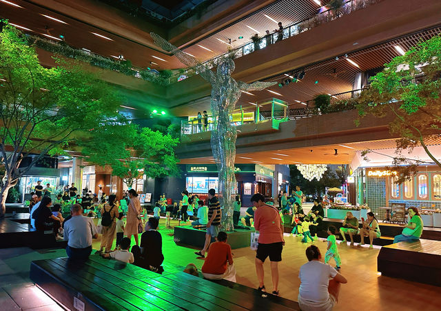 上海月亮灣｜霓虹夜色的浪漫約會勝地