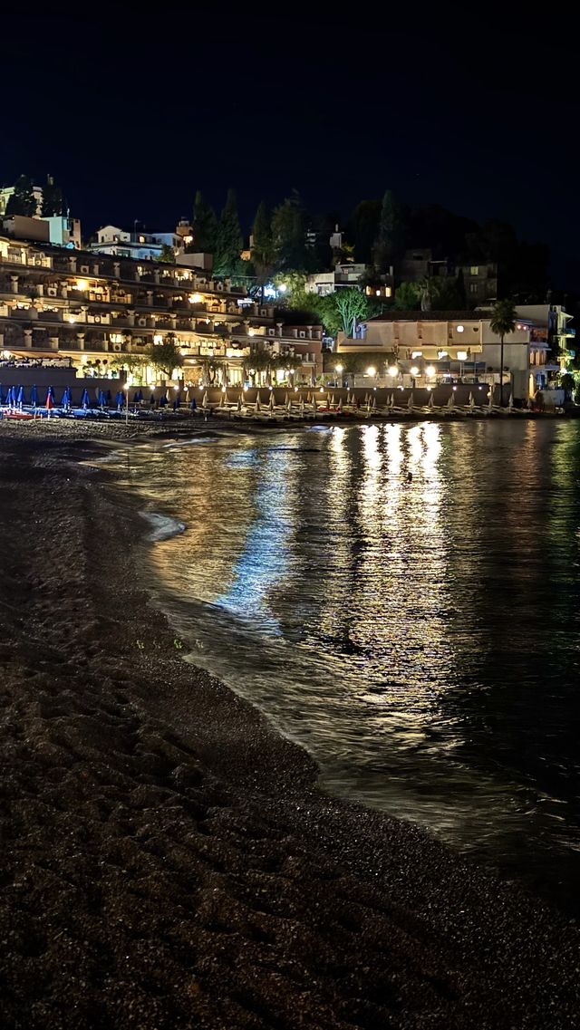 為期十六天嘅意大利之旅圓滿結束，我哋樂意為今次旅程以及我哋嘅導遊兼領隊小陸，給予五星滿分嘅評價！