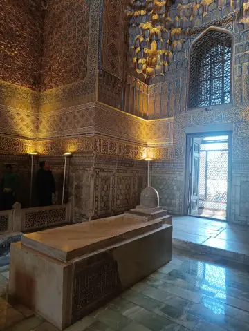 Step into Samarkand! How many epics are hidden in the Tomb of Tamerlane?