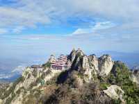 老君仙山，紫氣呈祥