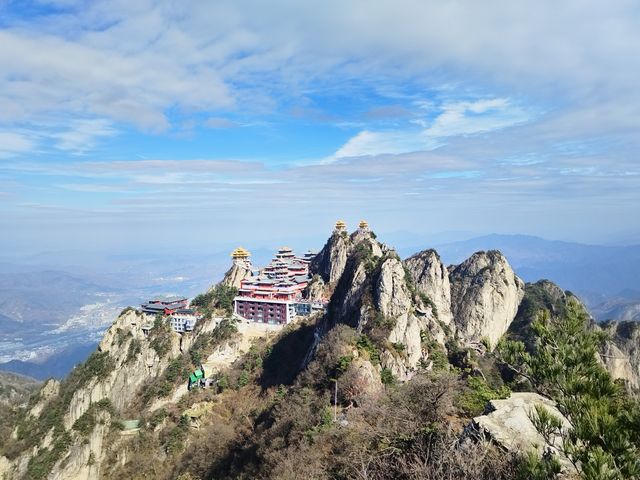 老君仙山，紫氣呈祥