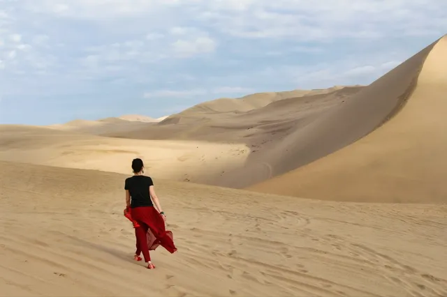 飛沙不落的月牙泉