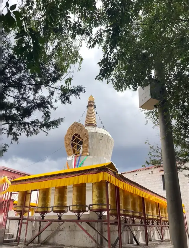 午後色拉寺，我在拉薩看了一場激烈的辯經