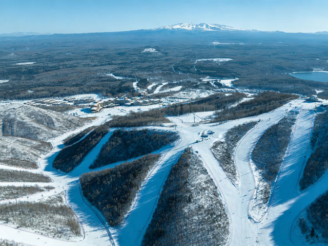🇨🇳Changbai Mountain Ski Resort: China’s Powder King – Volcanic Slopes + Hot Spring Apres-Ski! 🇨🇳Changbai Mountain Ski Resort: China’s Powder King – Volcanic Slopes + Hot Spring Apres-Ski!