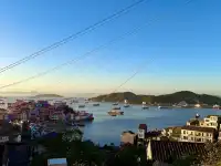 白天濟州島,晚上聖托里尼的神仙小鎮