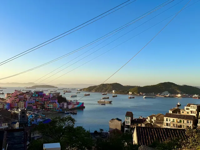 白天濟州島,晚上聖托里尼的神仙小鎮 白天濟州島,晚上聖托里尼的神仙小鎮