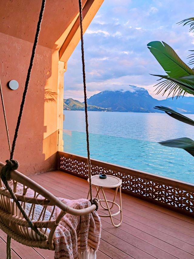 瀘沽湖這家地中海風酒店,我能躺一天! 瀘沽湖這家地中海風酒店,我能躺一天!