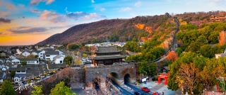 นั่งเรือตรงจากเซี่ยงไฮ้/ซูโจวไปยังกำแพงเมืองจีนจำลองแห่งเจียงหนาน ใช้เวลา 1.5 ชั่วโมง | ชมพระอาทิตย์ตกและเมืองโบราณ