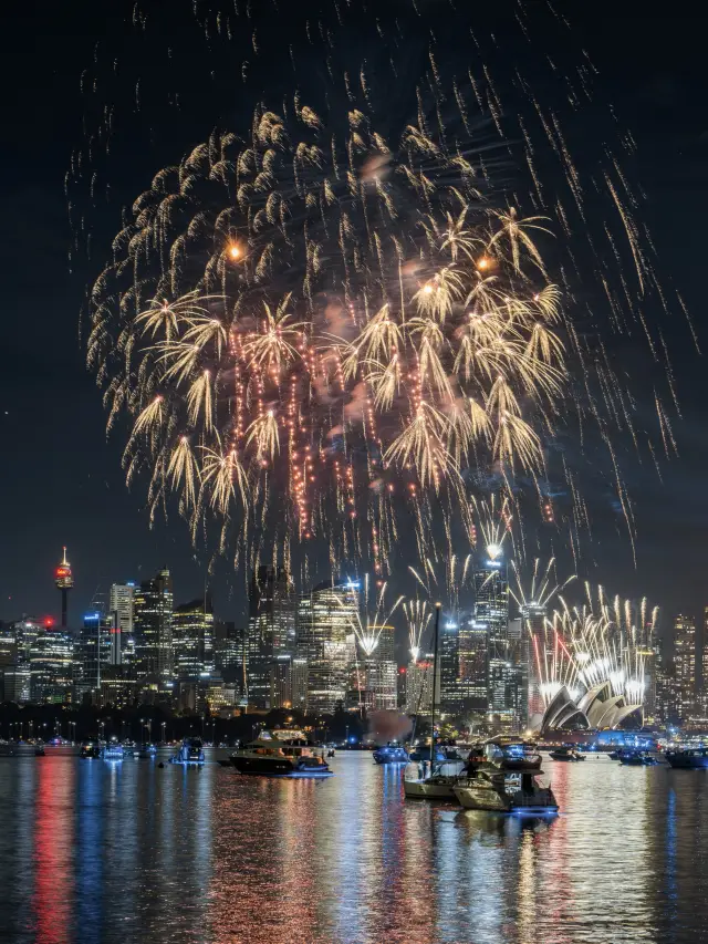 Sydney | First time spending 10 hours waiting for a fireworks show