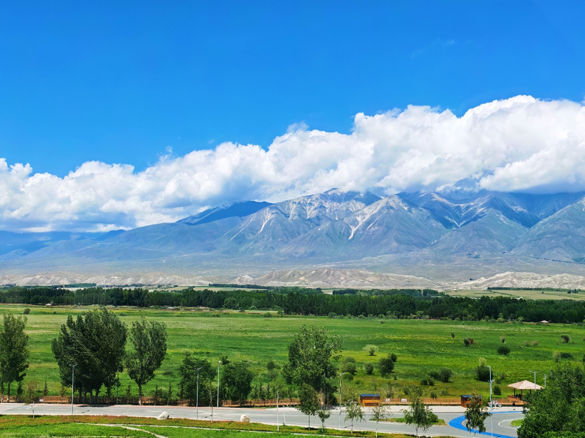 hot spring county where mountains and waters complement each other