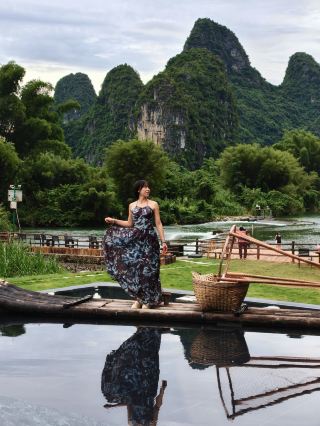 It’s best to stay here for a night before rafting on the Yulong River bamboo raft!
