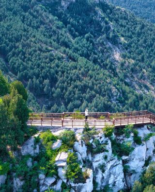 Yuhanshan Park, a cultural mountain forest hiking spot close to the city