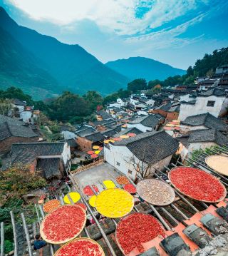 The ultimate autumn travel destinations for September–October! These places are absolutely stunning