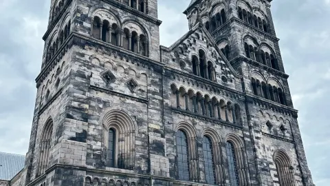 มหาวิหารลุนด์ (Lund Cathedral) แลนด์มาร์คหินโบราณเกือบพันปีแห่งสวีเดนใต้ — traveler post in มัลเมอ
