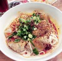 台湾　桃園　中壢　十三張紅油抄手　新生店