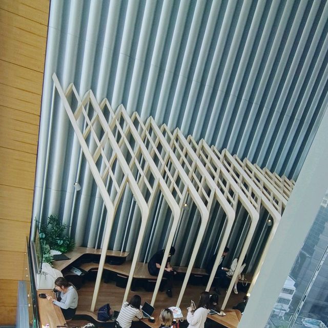 URBAN SKY LOUNGE 辦公室大樓內的秘密花園！