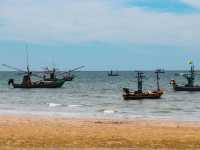 หาดเขาตะเกียบ   นั่งชมวิว เดินชิลฟังเสียงคลื่น 