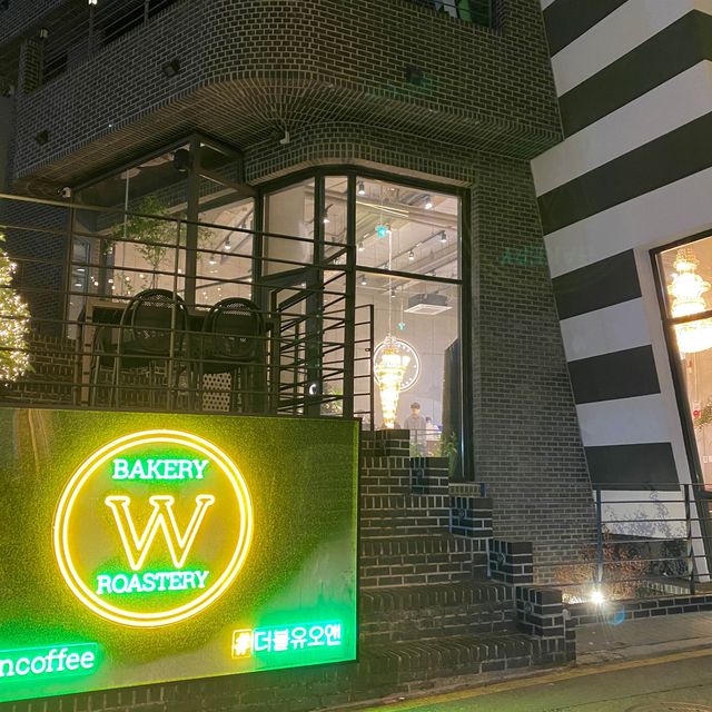물안개가 몽환적인 더블유오앤 W:ON 홍대 감성카페