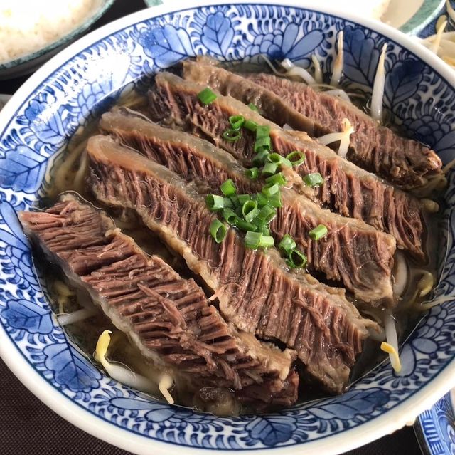 ก๋วยเตี๋ยวเนื้อเฮียจ่อย 🥩🍜✨