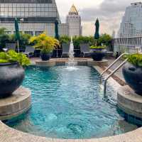 Banyan Tree Bangkok กับห้องกระจกทรงโค้ง