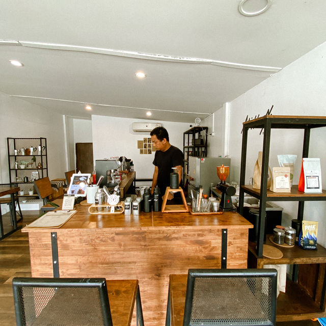 MixKoff ร้านกาแฟแนว slow bar สุดเท่ ☕️