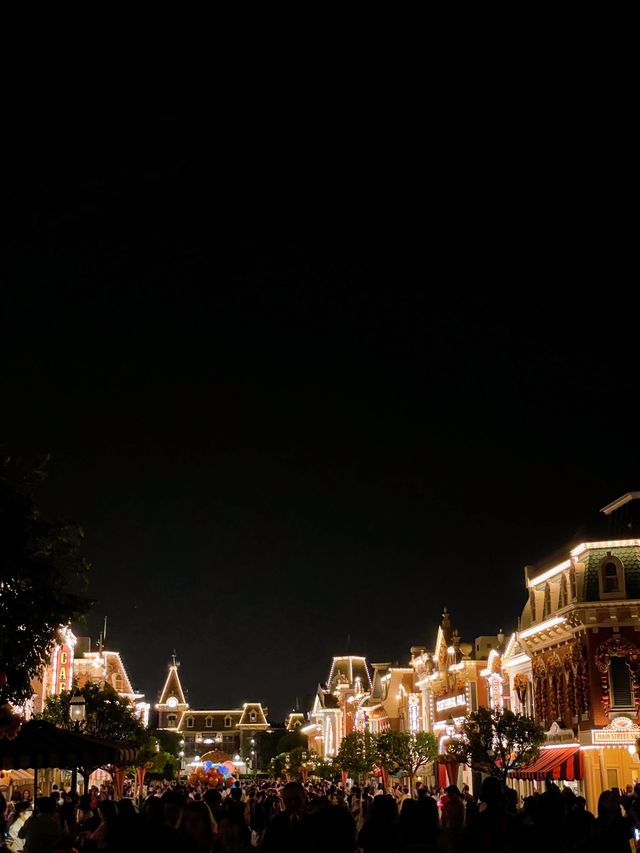 Disney Land ดินแดนในฝันของสาวกดิสนีย์