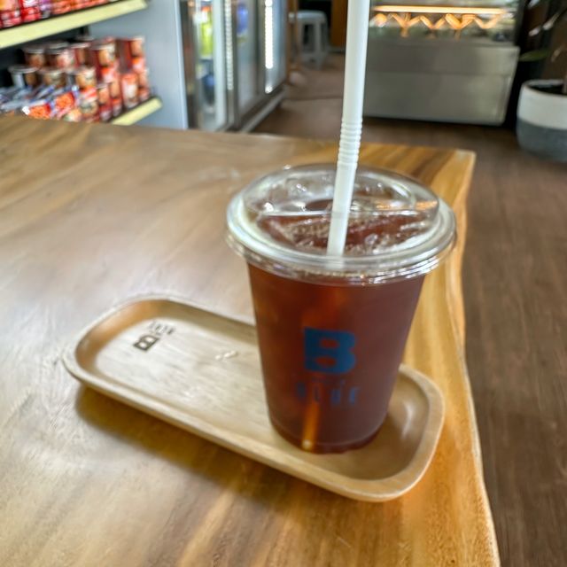 Made in BLUE cafe & bistro คาเฟ่สไตล์ธรรมชาติ